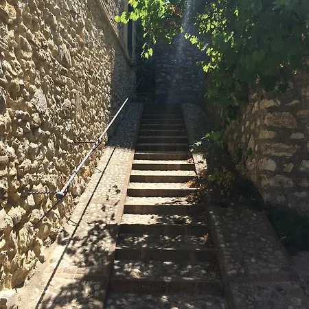 Il Palazzetto Dei Conti Ancajani 3* Montecchio