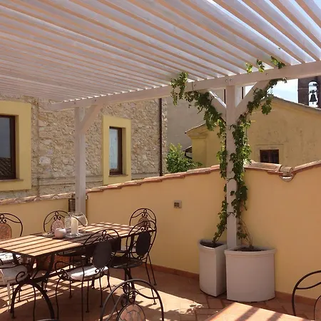 Il Palazzetto Dei Conti Ancajani ホテル 3*