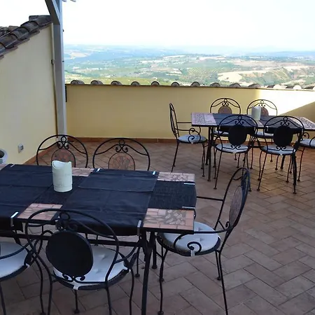 Il Palazzetto Dei Conti Ancajani ホテル Montecchio