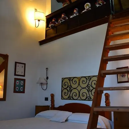 Il Palazzetto Dei Conti Ancajani 3* Montecchio