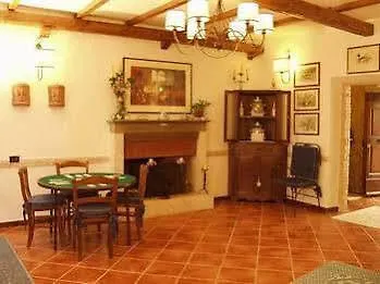 Il Palazzetto Dei Conti Ancajani Montecchio