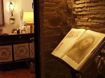 Il Palazzetto Dei Conti Ancajani 3* Montecchio